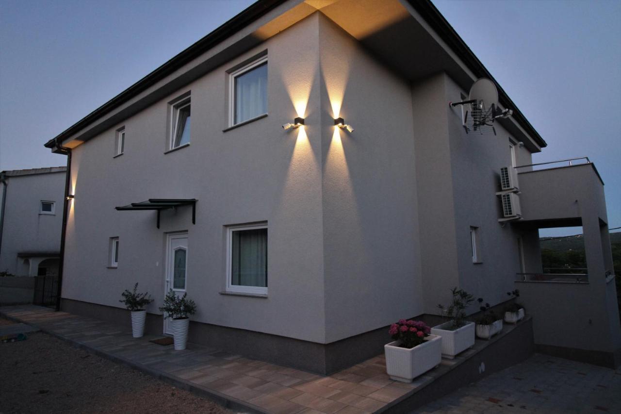 Apartments Klaudija Čižići Eksteriør billede