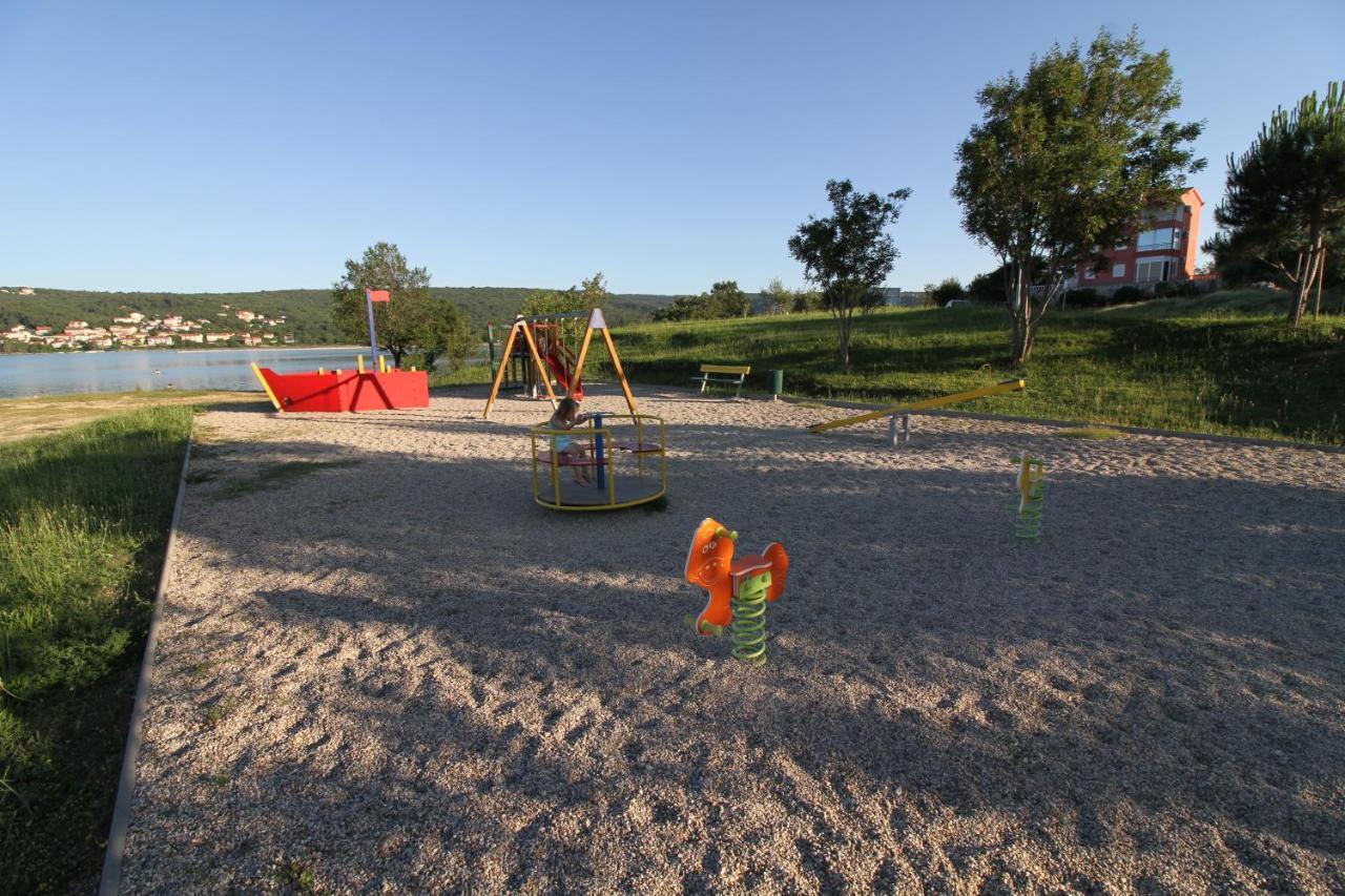 Apartments Klaudija Čižići Eksteriør billede