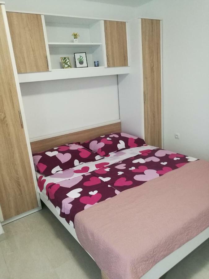 Apartments Klaudija Čižići Eksteriør billede