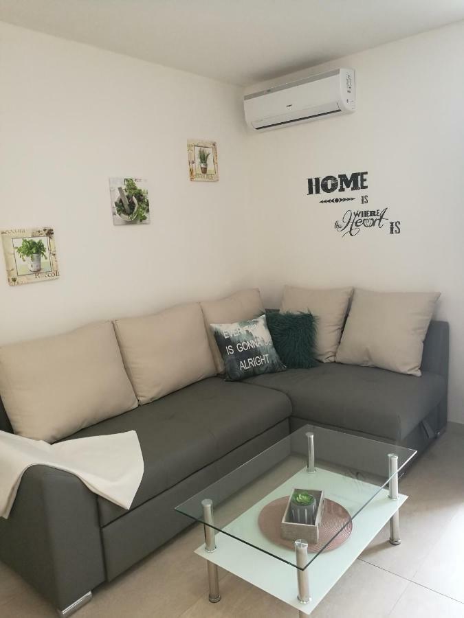 Apartments Klaudija Čižići Eksteriør billede